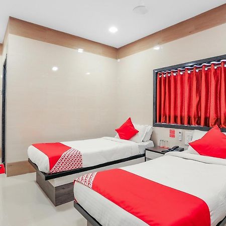 Oyo 10697 Hotel Suraj Inn Surat Ngoại thất bức ảnh